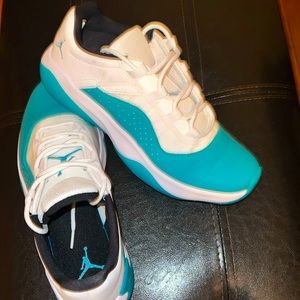 Women’s Jordan CMFT Low sneakers